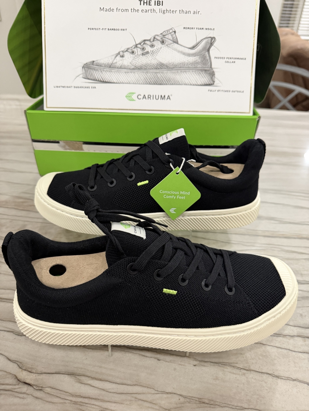 Cariuma IBI Low Black Knit Sneakers Men’s 10 / Women’s 11.5